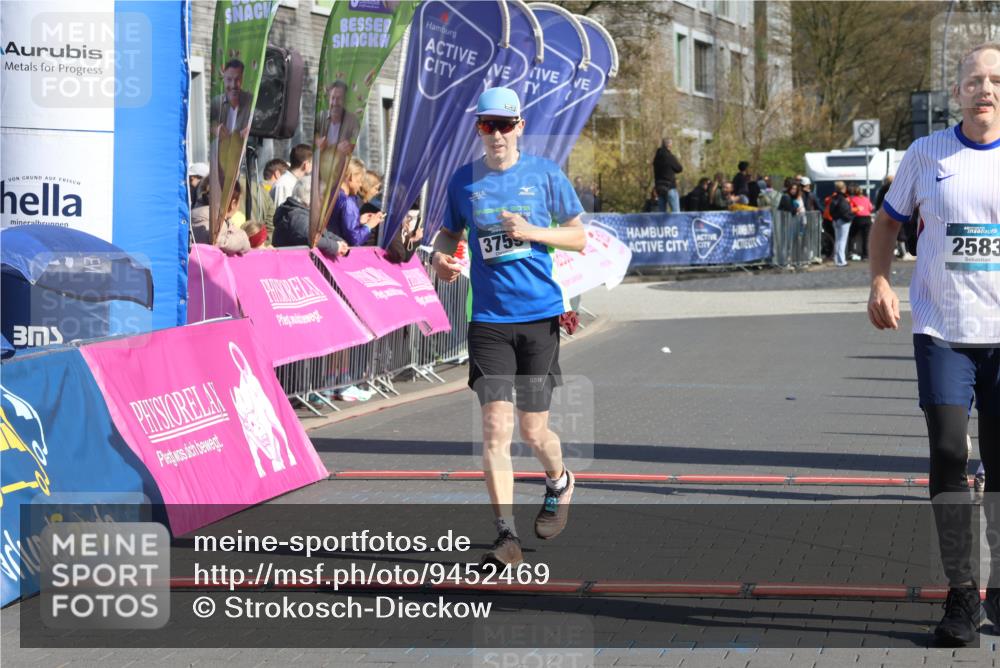 12.04.2026 - 45. Internationalen Wilhelmsburger Insellauf Strokosch-Dieckow http://msf.ph/oto/9452469 12.04.2026 10:35:41 Ziel 2583, 3759, 4127 meine-sportfotos.de