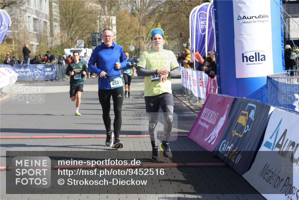 12.04.2026 - 45. Internationalen Wilhelmsburger Insellauf Strokosch-Dieckow http://msf.ph/oto/9452516 12.04.2026 10:36:05 Ziel 5603, 4521, 5731, 5950 meine-sportfotos.de