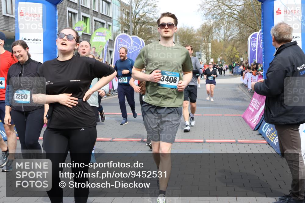 12.04.2026 - 45. Internationalen Wilhelmsburger Insellauf Strokosch-Dieckow http://msf.ph/oto/9452531 12.04.2026 13:09:31 Ziel 3261, 5324, 3406, 3359, 2981, 5712, 3791, 4453, 4204, 4611, 2440 meine-sportfotos.de