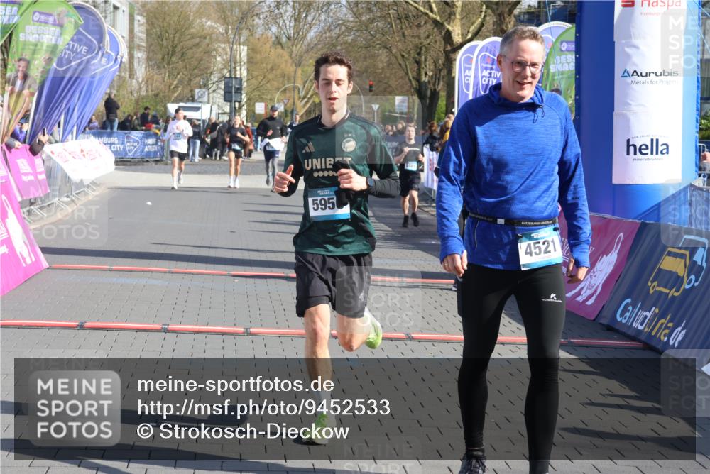 12.04.2026 - 45. Internationalen Wilhelmsburger Insellauf Strokosch-Dieckow http://msf.ph/oto/9452533 12.04.2026 10:36:10 Ziel 5731, 5950, 5042, 4050, 5589 meine-sportfotos.de
