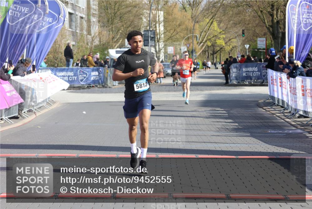 12.04.2026 - 45. Internationalen Wilhelmsburger Insellauf Strokosch-Dieckow http://msf.ph/oto/9452555 12.04.2026 10:23:50 Ziel 5812 meine-sportfotos.de