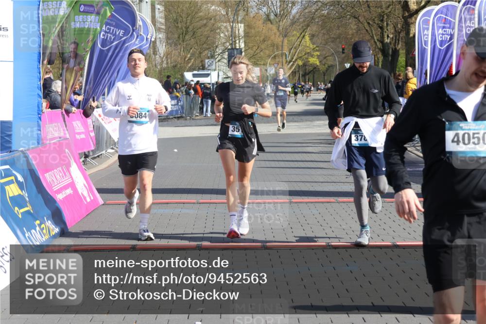 12.04.2026 - 45. Internationalen Wilhelmsburger Insellauf Strokosch-Dieckow http://msf.ph/oto/9452563 12.04.2026 10:36:17 Ziel 5589, 3084, 3516 meine-sportfotos.de