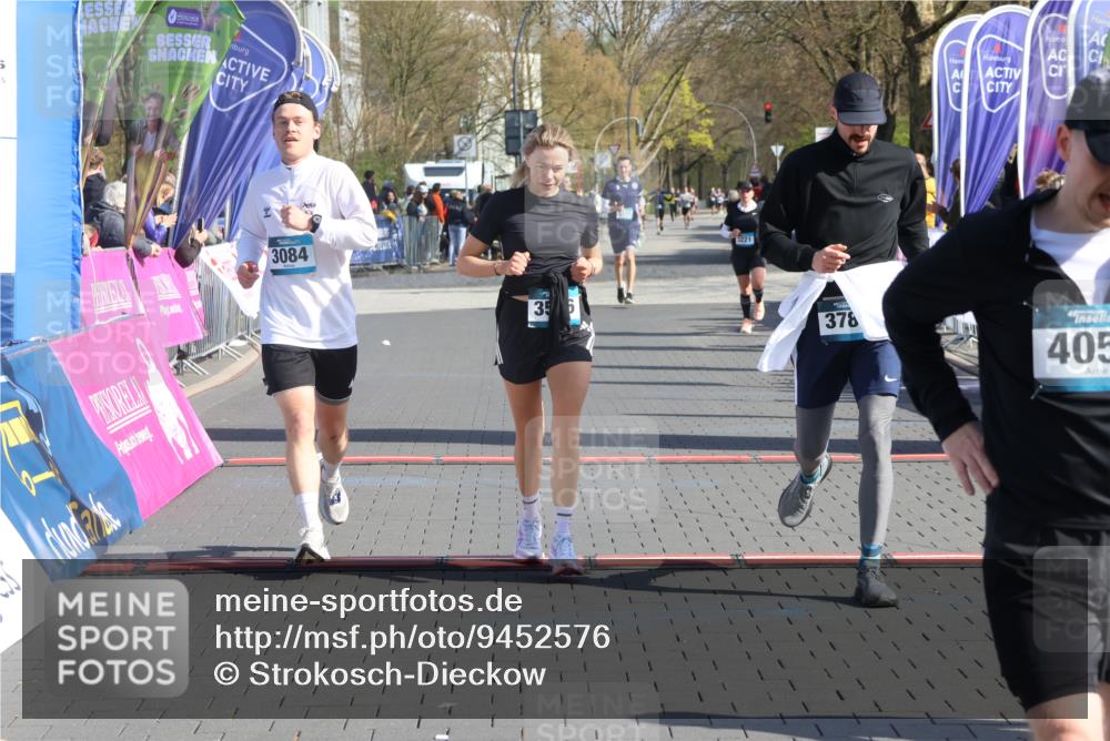 12.04.2026 - 45. Internationalen Wilhelmsburger Insellauf Strokosch-Dieckow http://msf.ph/oto/9452576 12.04.2026 10:36:17 Ziel 5589, 3084, 3516 meine-sportfotos.de