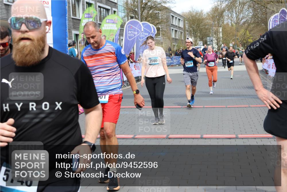 12.04.2026 - 45. Internationalen Wilhelmsburger Insellauf Strokosch-Dieckow http://msf.ph/oto/9452596 12.04.2026 13:09:21 Ziel 4901, 5746, 2560, 5229, 2077, 2923, 4652 meine-sportfotos.de