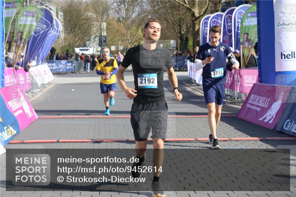 12.04.2026 - 45. Internationalen Wilhelmsburger Insellauf Strokosch-Dieckow http://msf.ph/oto/9452614 12.04.2026 10:36:26 Ziel 3221, 2192, 3731, 4118 meine-sportfotos.de