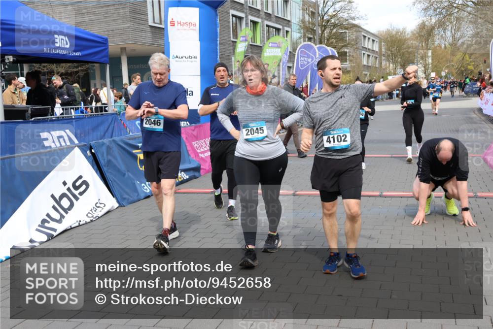12.04.2026 - 45. Internationalen Wilhelmsburger Insellauf Strokosch-Dieckow http://msf.ph/oto/9452658 12.04.2026 13:09:05 Ziel 3745, 2046, 4102, 5795, 4860, 5313, 5027, 5093 meine-sportfotos.de
