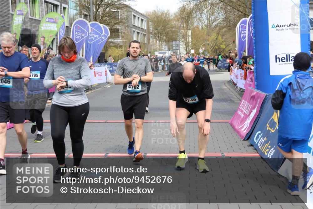 12.04.2026 - 45. Internationalen Wilhelmsburger Insellauf Strokosch-Dieckow http://msf.ph/oto/9452676 12.04.2026 13:09:03 Ziel 2045, 3745, 2046, 4102, 5795, 4860, 5313 meine-sportfotos.de