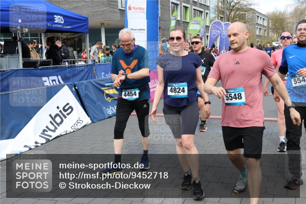 12.04.2026 - 45. Internationalen Wilhelmsburger Insellauf Strokosch-Dieckow http://msf.ph/oto/9452718 12.04.2026 13:08:51 Ziel 4046, 4824, 5548, 5547, 4640, 5231, 5306, 3896 meine-sportfotos.de