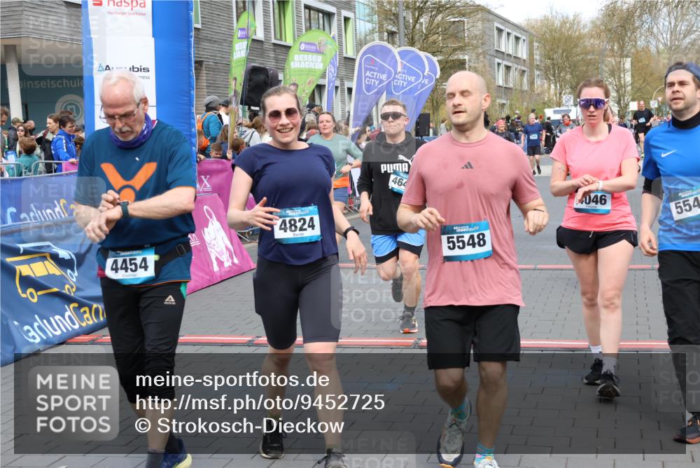12.04.2026 - 45. Internationalen Wilhelmsburger Insellauf Strokosch-Dieckow http://msf.ph/oto/9452725 12.04.2026 13:08:50 Ziel 4454, 4046, 4824, 5548, 5547, 4640, 5231, 5306, 3896 meine-sportfotos.de