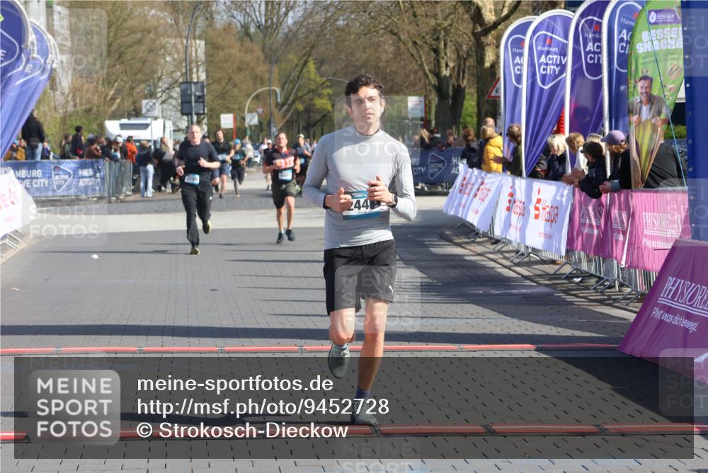12.04.2026 - 45. Internationalen Wilhelmsburger Insellauf Strokosch-Dieckow http://msf.ph/oto/9452728 12.04.2026 10:36:51 Ziel 2446 meine-sportfotos.de