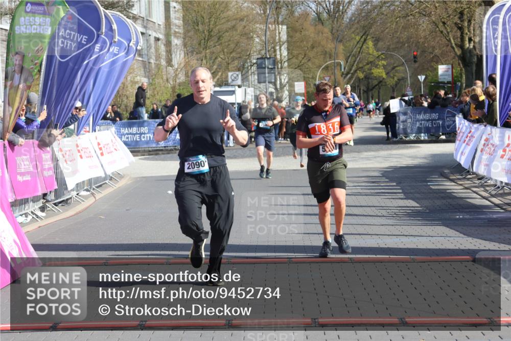 12.04.2026 - 45. Internationalen Wilhelmsburger Insellauf Strokosch-Dieckow http://msf.ph/oto/9452734 12.04.2026 10:36:56 Ziel 2090, 5691 meine-sportfotos.de