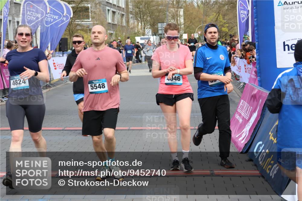 12.04.2026 - 45. Internationalen Wilhelmsburger Insellauf Strokosch-Dieckow http://msf.ph/oto/9452740 12.04.2026 13:08:49 Ziel 4454, 4046, 4824, 5548, 5547, 4640, 5231, 5306 meine-sportfotos.de