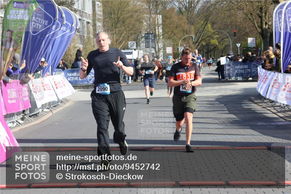 12.04.2026 - 45. Internationalen Wilhelmsburger Insellauf Strokosch-Dieckow http://msf.ph/oto/9452742 12.04.2026 10:36:56 Ziel 2090, 5691 meine-sportfotos.de