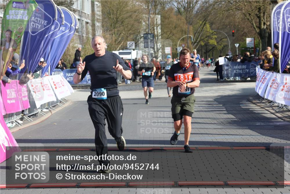 12.04.2026 - 45. Internationalen Wilhelmsburger Insellauf Strokosch-Dieckow http://msf.ph/oto/9452744 12.04.2026 10:36:56 Ziel 2090, 5691 meine-sportfotos.de