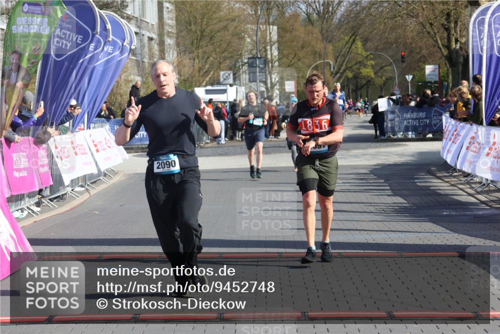 12.04.2026 - 45. Internationalen Wilhelmsburger Insellauf Strokosch-Dieckow http://msf.ph/oto/9452748 12.04.2026 10:36:56 Ziel 2090, 5691 meine-sportfotos.de