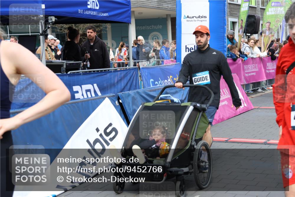 12.04.2026 - 45. Internationalen Wilhelmsburger Insellauf Strokosch-Dieckow http://msf.ph/oto/9452766 12.04.2026 13:08:43 Ziel 5215, 4940, 4454, 4046 meine-sportfotos.de