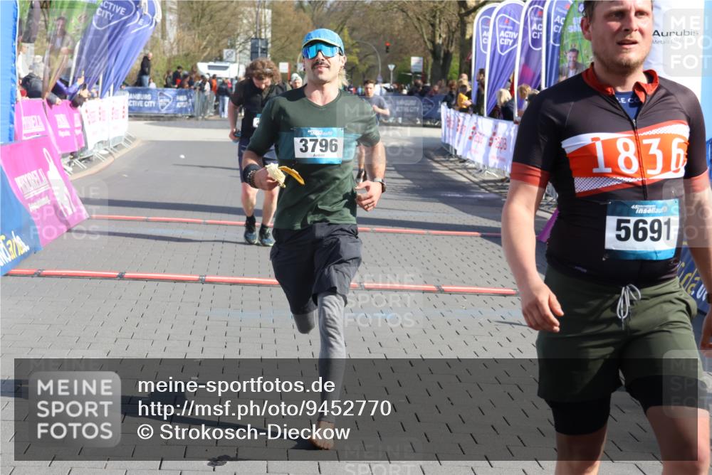 12.04.2026 - 45. Internationalen Wilhelmsburger Insellauf Strokosch-Dieckow http://msf.ph/oto/9452770 12.04.2026 10:37:02 Ziel 3796, 2582, 3629, 3894 meine-sportfotos.de