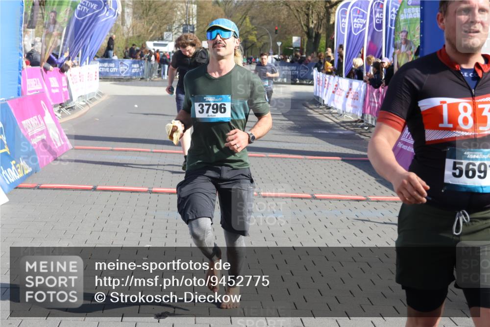 12.04.2026 - 45. Internationalen Wilhelmsburger Insellauf Strokosch-Dieckow http://msf.ph/oto/9452775 12.04.2026 10:37:02 Ziel 3796, 2582, 3629, 3894 meine-sportfotos.de