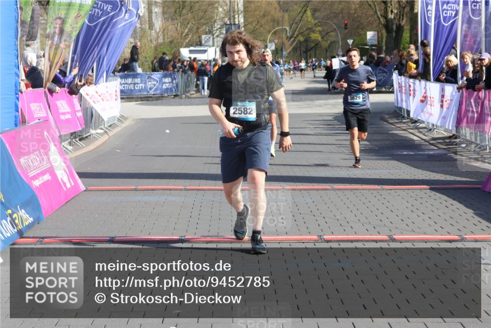 12.04.2026 - 45. Internationalen Wilhelmsburger Insellauf Strokosch-Dieckow http://msf.ph/oto/9452785 12.04.2026 10:37:03 Ziel 3796, 2582, 3629, 3894 meine-sportfotos.de