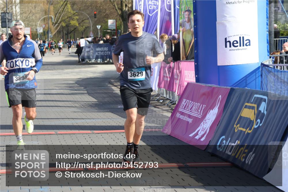 12.04.2026 - 45. Internationalen Wilhelmsburger Insellauf Strokosch-Dieckow http://msf.ph/oto/9452793 12.04.2026 10:37:06 Ziel 2582, 3629, 3894, 4544 meine-sportfotos.de