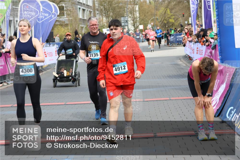 12.04.2026 - 45. Internationalen Wilhelmsburger Insellauf Strokosch-Dieckow http://msf.ph/oto/9452811 12.04.2026 13:08:38 Ziel 4149, 4912, 4300, 3135, 3795, 5215, 4940 meine-sportfotos.de