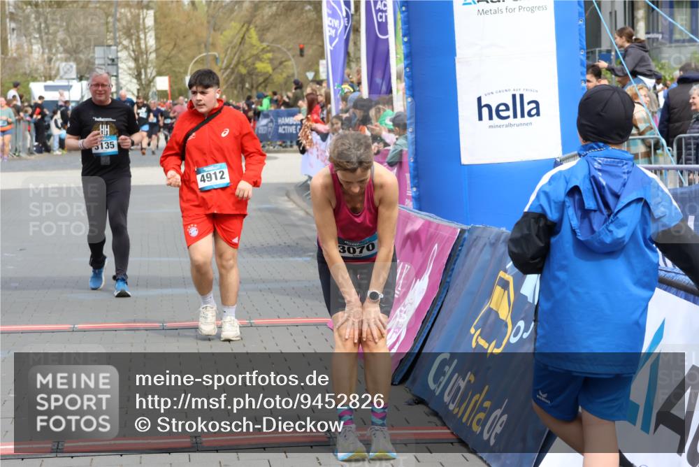 12.04.2026 - 45. Internationalen Wilhelmsburger Insellauf Strokosch-Dieckow http://msf.ph/oto/9452826 12.04.2026 13:08:35 Ziel 3070, 4736, 4149, 4912, 4300, 3135, 3795 meine-sportfotos.de