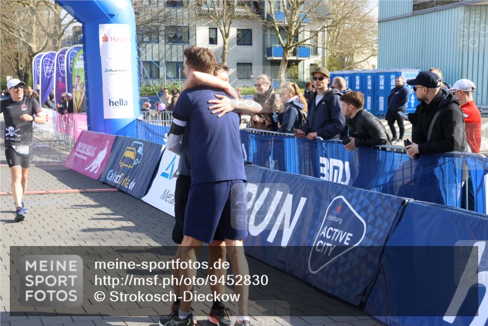 12.04.2026 - 45. Internationalen Wilhelmsburger Insellauf Strokosch-Dieckow http://msf.ph/oto/9452830 12.04.2026 10:37:12 Ziel 4544, 3230, 4978 meine-sportfotos.de