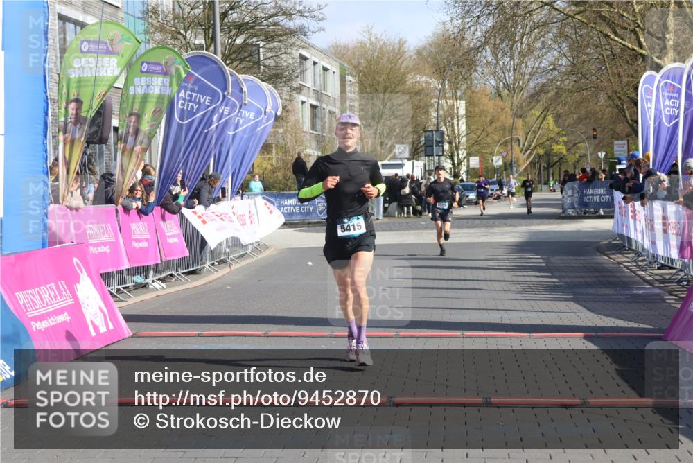 12.04.2026 - 45. Internationalen Wilhelmsburger Insellauf Strokosch-Dieckow http://msf.ph/oto/9452870 12.04.2026 10:25:23 Ziel 3558, 4495, 5415 meine-sportfotos.de
