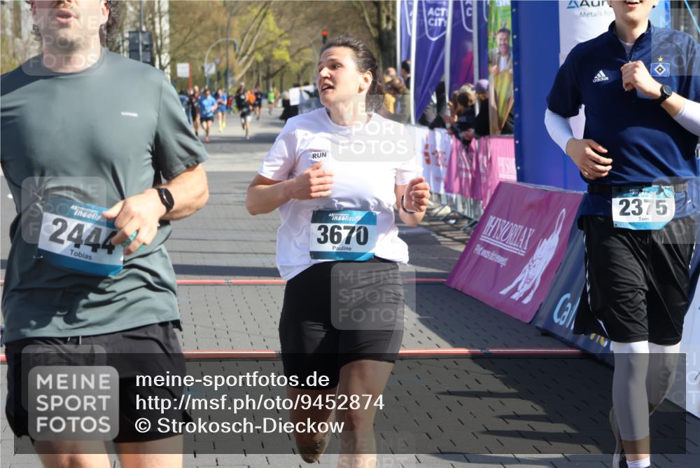 12.04.2026 - 45. Internationalen Wilhelmsburger Insellauf Strokosch-Dieckow http://msf.ph/oto/9452874 12.04.2026 10:37:29 Ziel 2375, 2444, 3670, 2451 meine-sportfotos.de