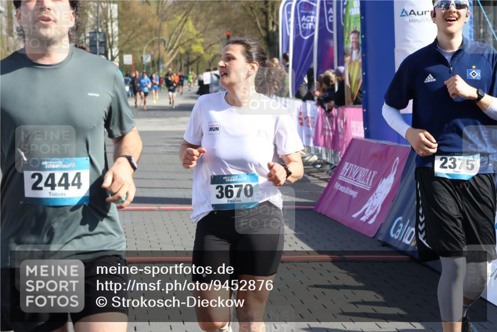 12.04.2026 - 45. Internationalen Wilhelmsburger Insellauf Strokosch-Dieckow http://msf.ph/oto/9452876 12.04.2026 10:37:29 Ziel 2375, 2444, 3670, 2451 meine-sportfotos.de