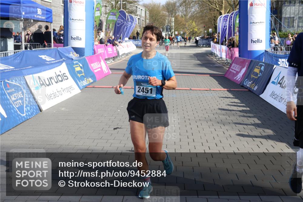 12.04.2026 - 45. Internationalen Wilhelmsburger Insellauf Strokosch-Dieckow http://msf.ph/oto/9452884 12.04.2026 10:37:31 Ziel 2444, 3670, 2451, 2106 meine-sportfotos.de