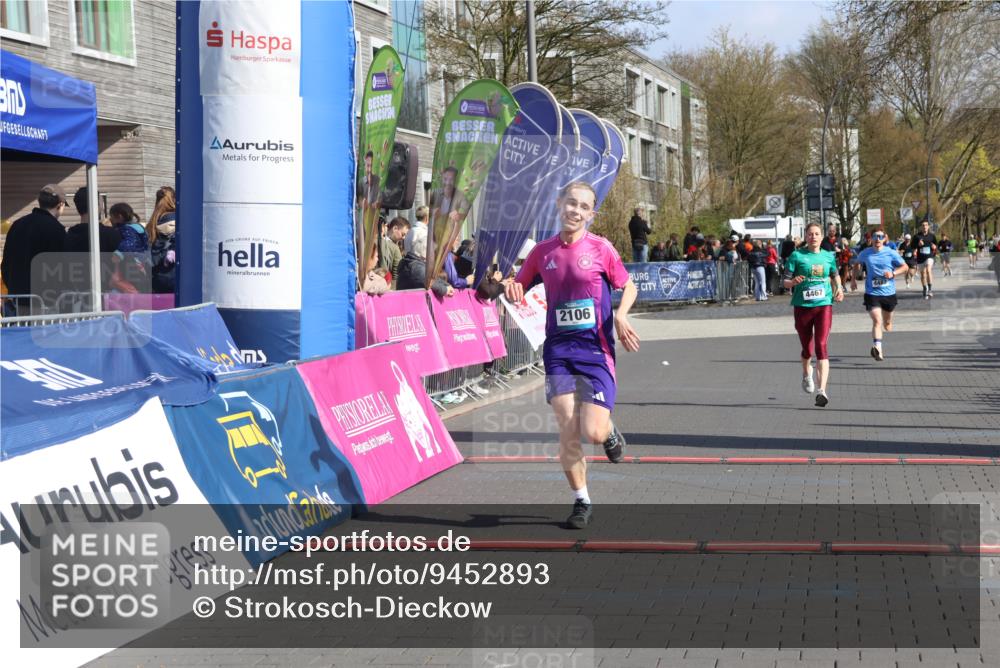 12.04.2026 - 45. Internationalen Wilhelmsburger Insellauf Strokosch-Dieckow http://msf.ph/oto/9452893 12.04.2026 10:37:34 Ziel 2106, 4467 meine-sportfotos.de