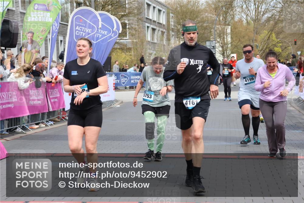 12.04.2026 - 45. Internationalen Wilhelmsburger Insellauf Strokosch-Dieckow http://msf.ph/oto/9452902 12.04.2026 13:08:26 Ziel 5568, 4161, 5753, 4218, 4199, 5220 meine-sportfotos.de