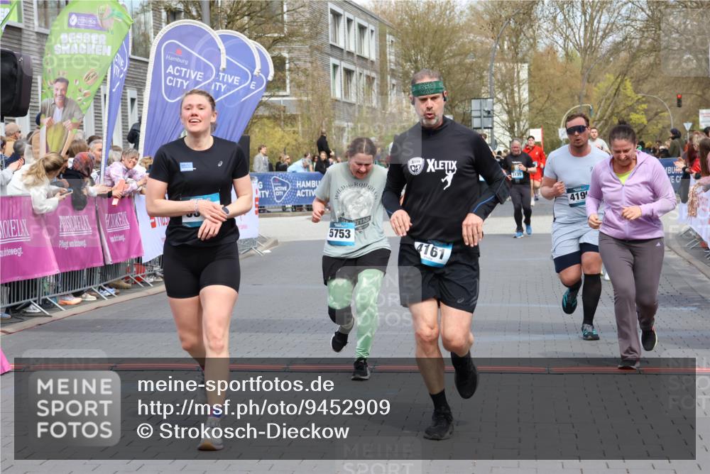 12.04.2026 - 45. Internationalen Wilhelmsburger Insellauf Strokosch-Dieckow http://msf.ph/oto/9452909 12.04.2026 13:08:26 Ziel 5568, 4161, 5753, 4218, 4199, 5220 meine-sportfotos.de