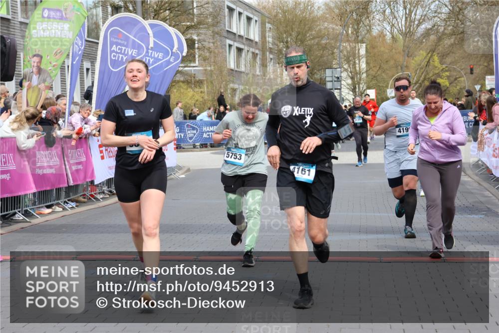 12.04.2026 - 45. Internationalen Wilhelmsburger Insellauf Strokosch-Dieckow http://msf.ph/oto/9452913 12.04.2026 13:08:26 Ziel 5568, 4161, 5753, 4218, 4199, 5220 meine-sportfotos.de