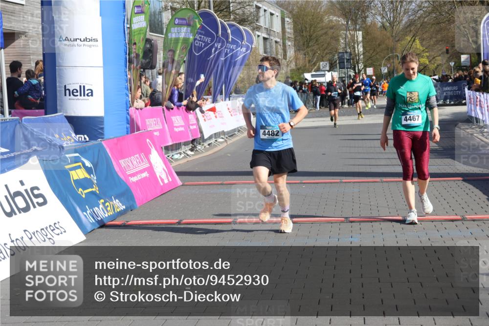 12.04.2026 - 45. Internationalen Wilhelmsburger Insellauf Strokosch-Dieckow http://msf.ph/oto/9452930 12.04.2026 10:37:39 Ziel 2106, 4467, 4482 meine-sportfotos.de