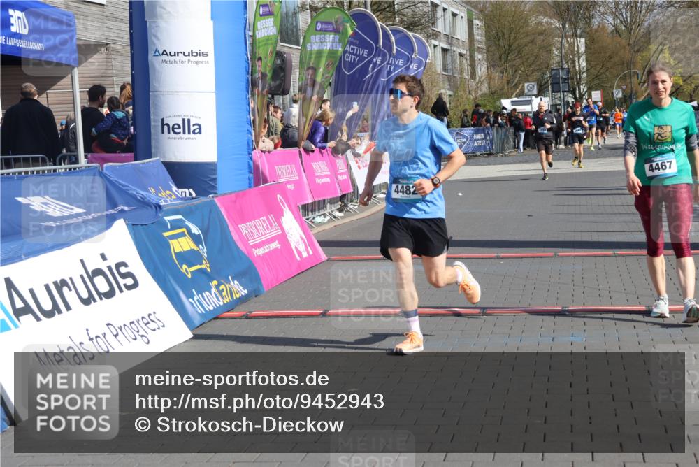 12.04.2026 - 45. Internationalen Wilhelmsburger Insellauf Strokosch-Dieckow http://msf.ph/oto/9452943 12.04.2026 10:37:39 Ziel 2106, 4467, 4482 meine-sportfotos.de