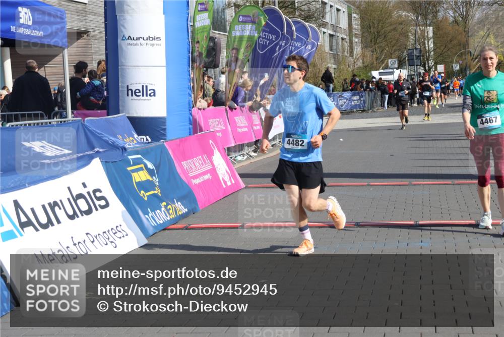12.04.2026 - 45. Internationalen Wilhelmsburger Insellauf Strokosch-Dieckow http://msf.ph/oto/9452945 12.04.2026 10:37:39 Ziel 2106, 4467, 4482 meine-sportfotos.de