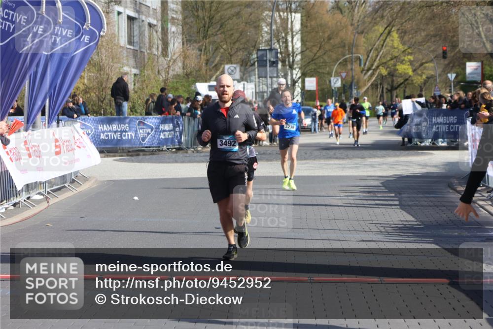 12.04.2026 - 45. Internationalen Wilhelmsburger Insellauf Strokosch-Dieckow http://msf.ph/oto/9452952 12.04.2026 10:37:44 Ziel 4779, 3492, 5643 meine-sportfotos.de