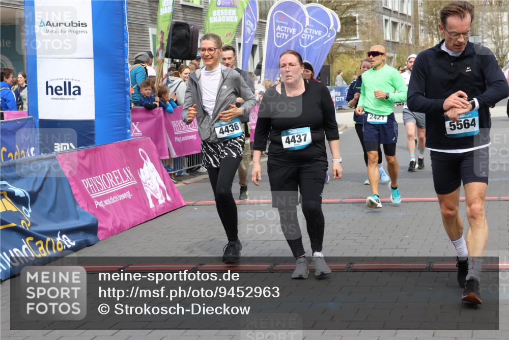 12.04.2026 - 45. Internationalen Wilhelmsburger Insellauf Strokosch-Dieckow http://msf.ph/oto/9452963 12.04.2026 13:08:12 Ziel 2728, 2478, 2477, 5564, 4437, 4436, 2421, 4676, 3868, 4405, 4725, 4416, 3970, 4795 meine-sportfotos.de