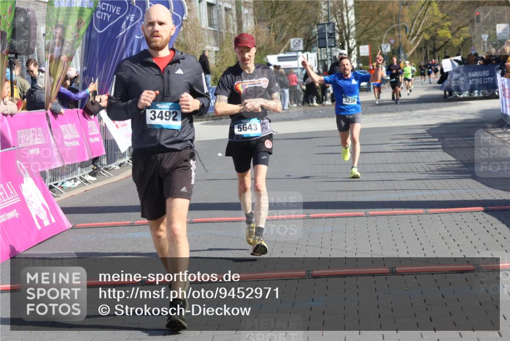 12.04.2026 - 45. Internationalen Wilhelmsburger Insellauf Strokosch-Dieckow http://msf.ph/oto/9452971 12.04.2026 10:37:47 Ziel 4779, 3492, 5643, 3238 meine-sportfotos.de