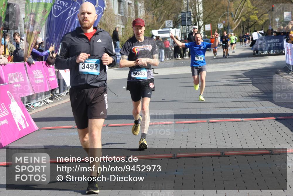 12.04.2026 - 45. Internationalen Wilhelmsburger Insellauf Strokosch-Dieckow http://msf.ph/oto/9452973 12.04.2026 10:37:47 Ziel 4779, 3492, 5643, 3238 meine-sportfotos.de
