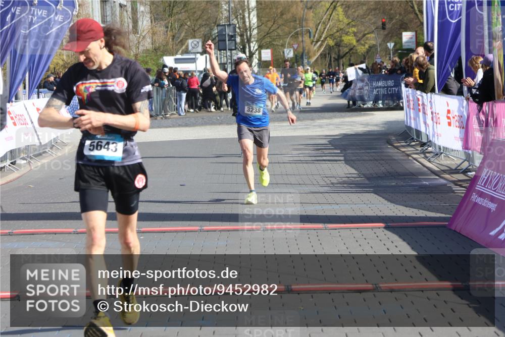 12.04.2026 - 45. Internationalen Wilhelmsburger Insellauf Strokosch-Dieckow http://msf.ph/oto/9452982 12.04.2026 10:37:48 Ziel 4779, 3492, 5643, 3238 meine-sportfotos.de