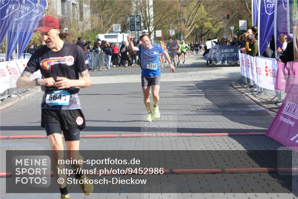 12.04.2026 - 45. Internationalen Wilhelmsburger Insellauf Strokosch-Dieckow http://msf.ph/oto/9452986 12.04.2026 10:37:48 Ziel 4779, 3492, 5643, 3238 meine-sportfotos.de