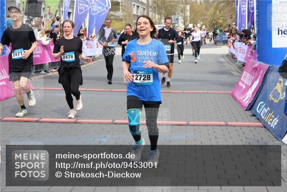 12.04.2026 - 45. Internationalen Wilhelmsburger Insellauf Strokosch-Dieckow http://msf.ph/oto/9453001 12.04.2026 13:08:09 Ziel 5401, 2728, 2478, 2477, 5564, 4437, 4436, 2421 meine-sportfotos.de