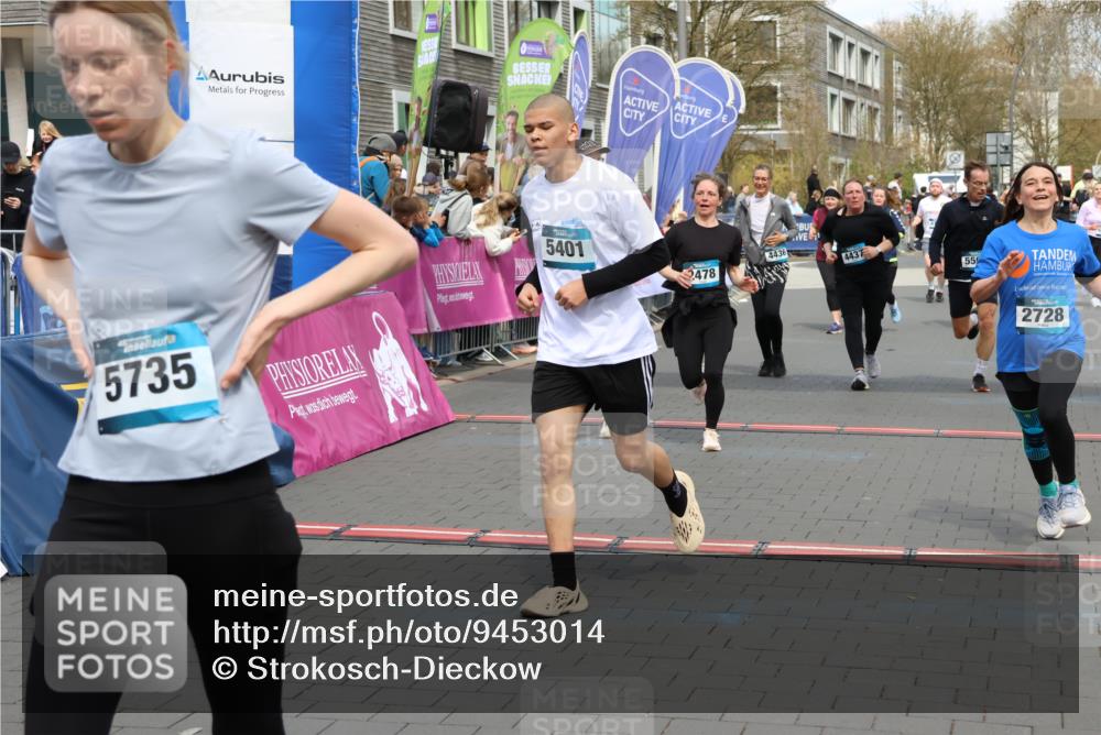 12.04.2026 - 45. Internationalen Wilhelmsburger Insellauf Strokosch-Dieckow http://msf.ph/oto/9453014 12.04.2026 13:08:08 Ziel 5735, 5401, 2728, 2478, 2477, 5564, 4437, 4436, 2421 meine-sportfotos.de