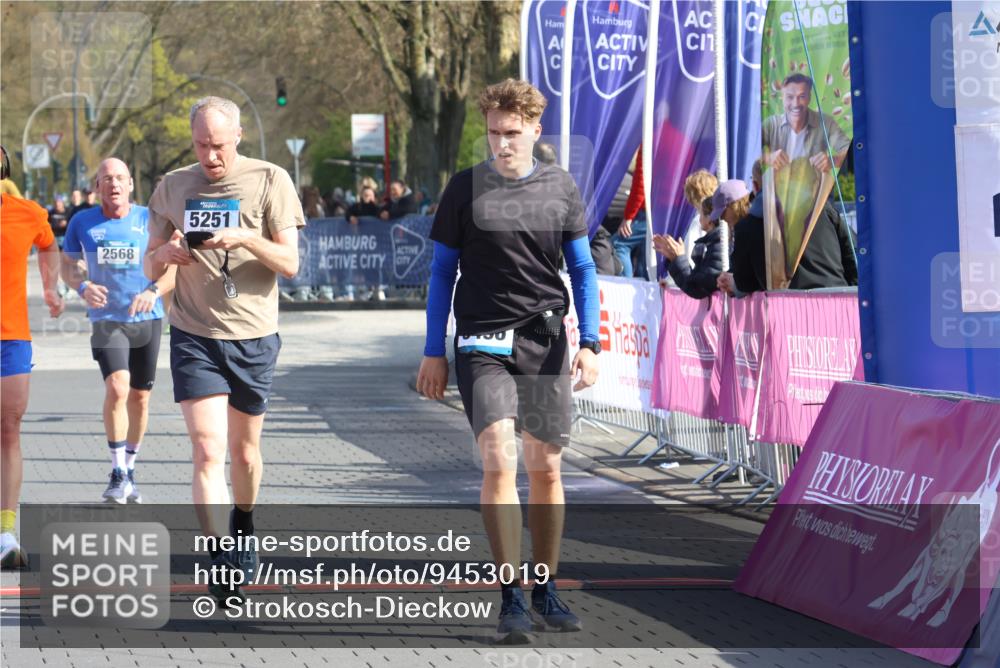 12.04.2026 - 45. Internationalen Wilhelmsburger Insellauf Strokosch-Dieckow http://msf.ph/oto/9453019 12.04.2026 10:38:03 Ziel 5496, 5251, 3182, 2568 meine-sportfotos.de