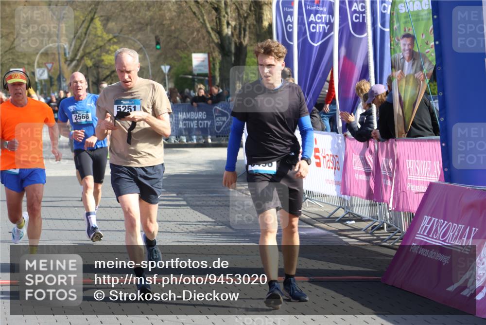 12.04.2026 - 45. Internationalen Wilhelmsburger Insellauf Strokosch-Dieckow http://msf.ph/oto/9453020 12.04.2026 10:38:03 Ziel 5496, 5251, 3182, 2568 meine-sportfotos.de