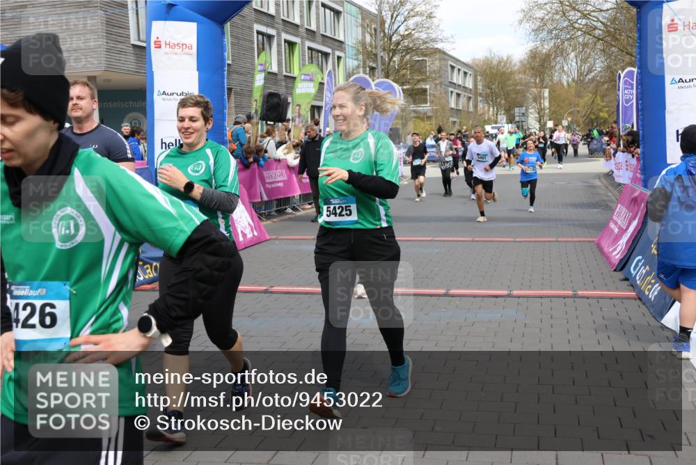 12.04.2026 - 45. Internationalen Wilhelmsburger Insellauf Strokosch-Dieckow http://msf.ph/oto/9453022 12.04.2026 13:08:05 Ziel 5431, 5425, 5735, 5401, 2728, 2478, 2477 meine-sportfotos.de