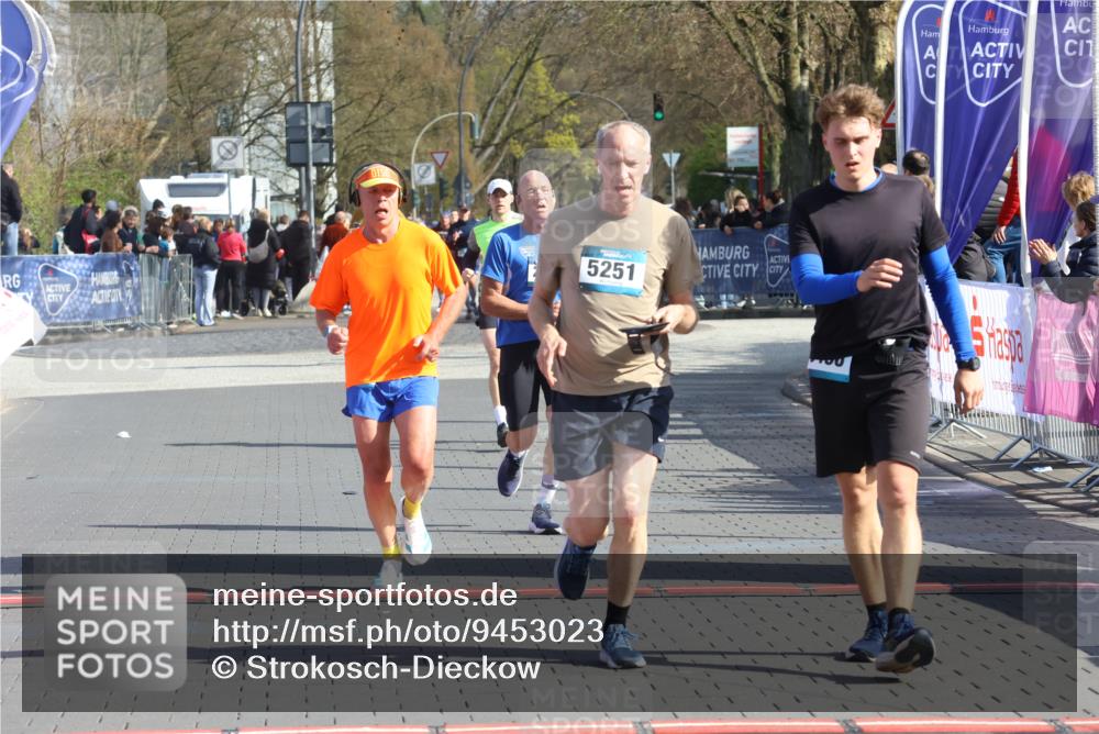 12.04.2026 - 45. Internationalen Wilhelmsburger Insellauf Strokosch-Dieckow http://msf.ph/oto/9453023 12.04.2026 10:38:04 Ziel 5496, 5251, 3182, 2568 meine-sportfotos.de
